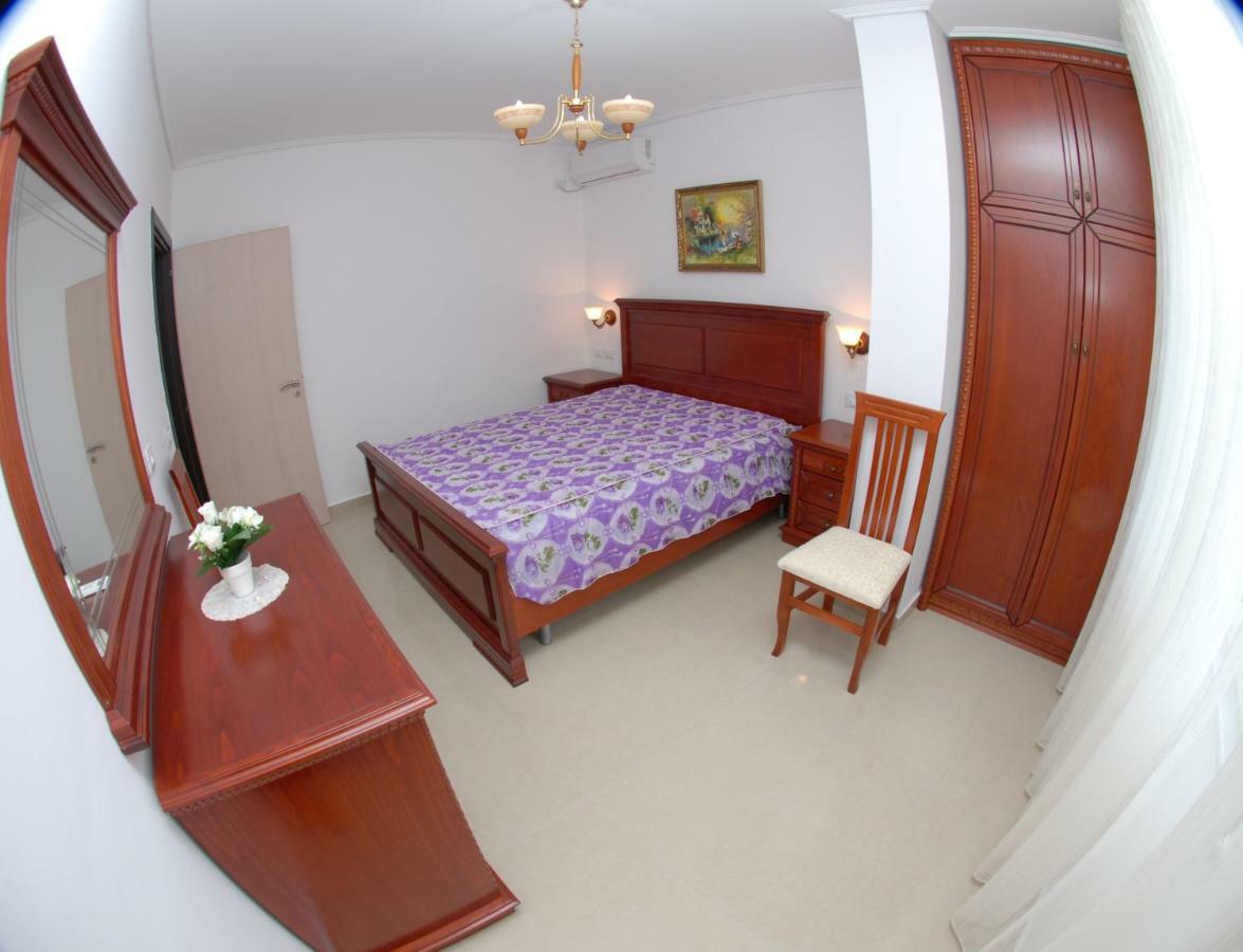 Erti'S Apartments Sarandë Eksteriør bilde