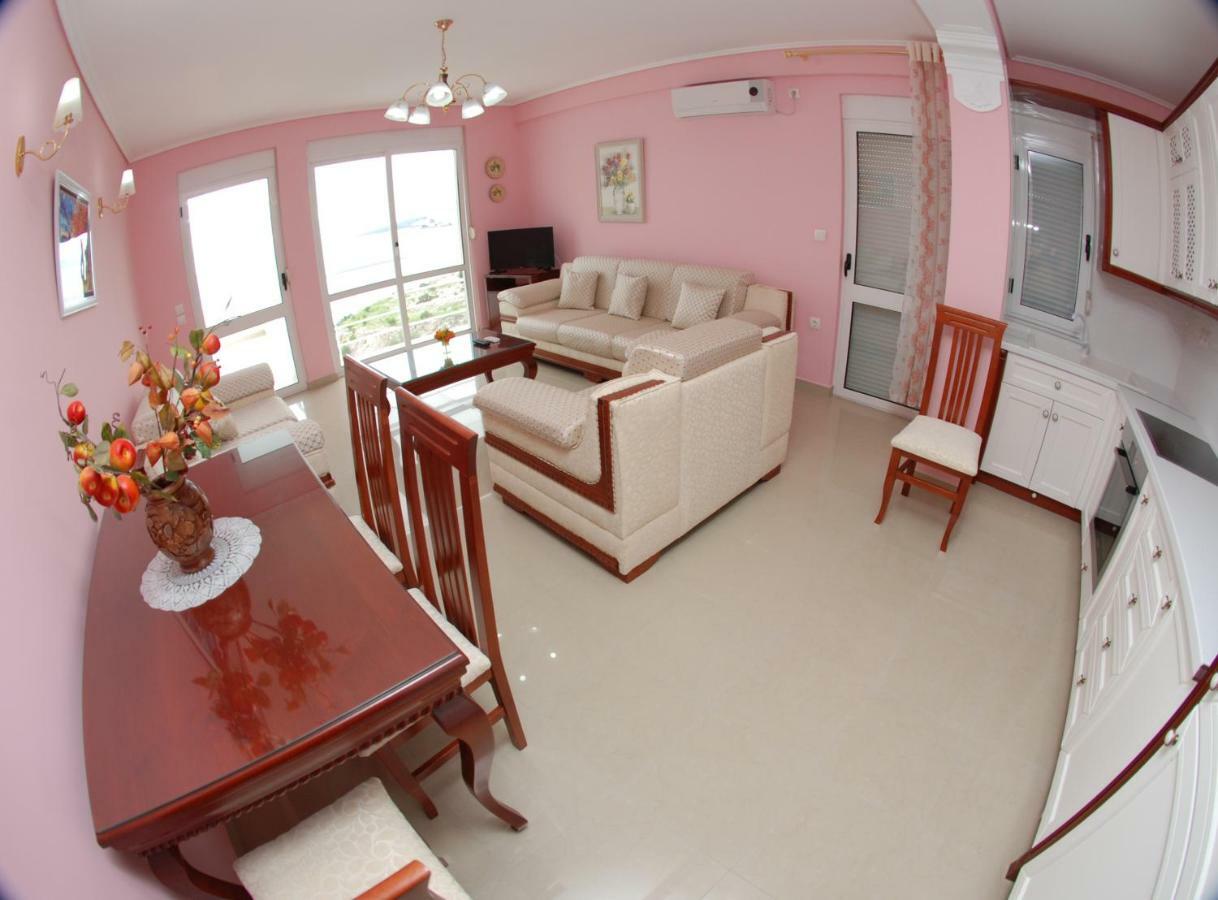 Erti'S Apartments Sarandë Eksteriør bilde